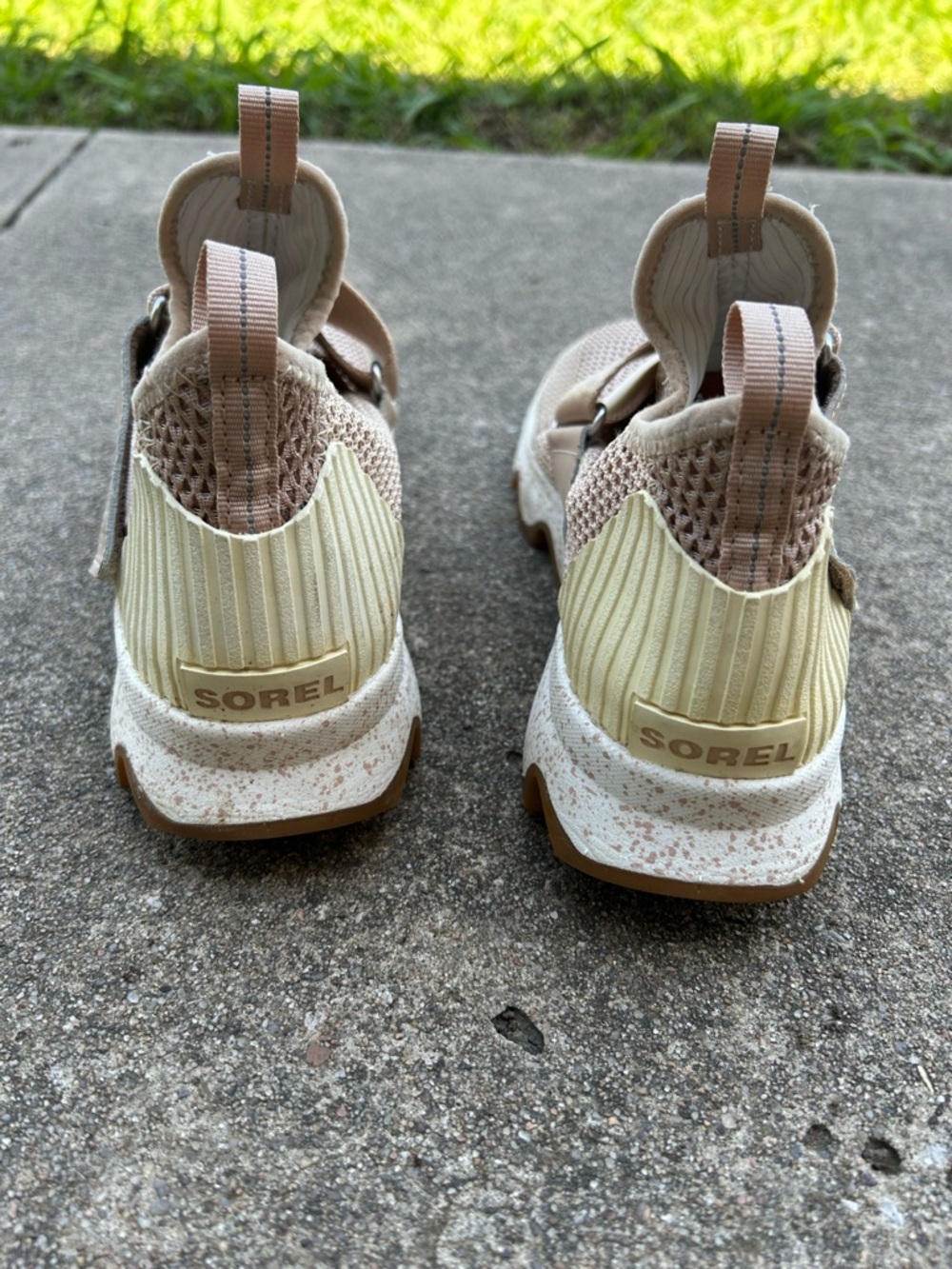 Sorel Kinetic Women's Beige and Cream Slip-On Running Sneakers Size 7 - Picture 3 of 7